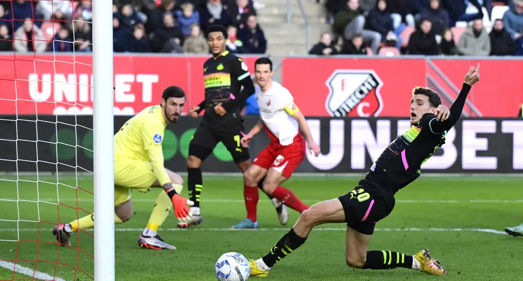 FC Utrecht vs PSV Eindhoven (18:15 &#8211; 01/12) | Xem lại trận đấu